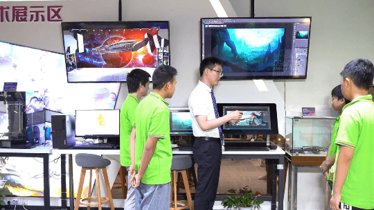 <b>致中高考學(xué)子：放輕松！人生的賽道有很多！</b>