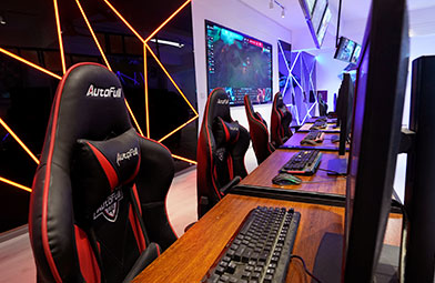 四川新華電腦學(xué)院電競(jìng)實(shí)訓(xùn)基地