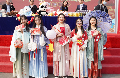 四川新華電腦學(xué)院校園活動(dòng)