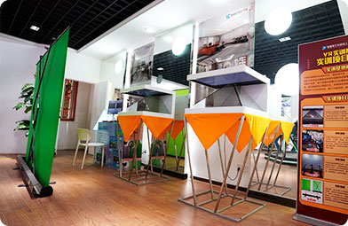 四川新華電腦學(xué)院VR虛擬現(xiàn)實(shí)體驗(yàn)廳