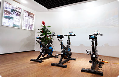 四川新華電腦學(xué)院VR虛擬現(xiàn)實(shí)體驗(yàn)廳