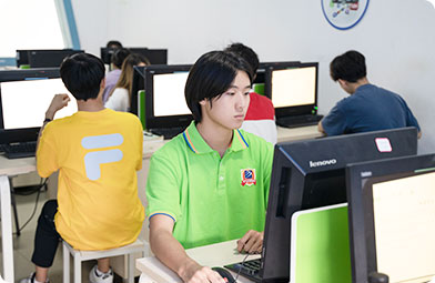 四川新華電腦學(xué)院VR虛擬現(xiàn)實(shí)體驗(yàn)廳