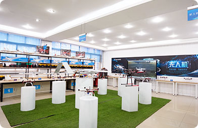 四川新華電腦學(xué)院無(wú)人機(jī)實(shí)訓(xùn)基地